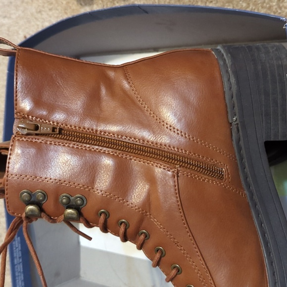 Universal Thread - Picture 5 of 8